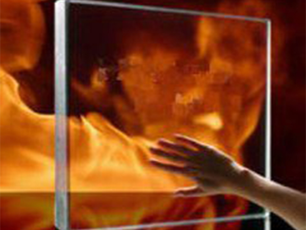 防火玻璃应该安装在室内还是室外呢？